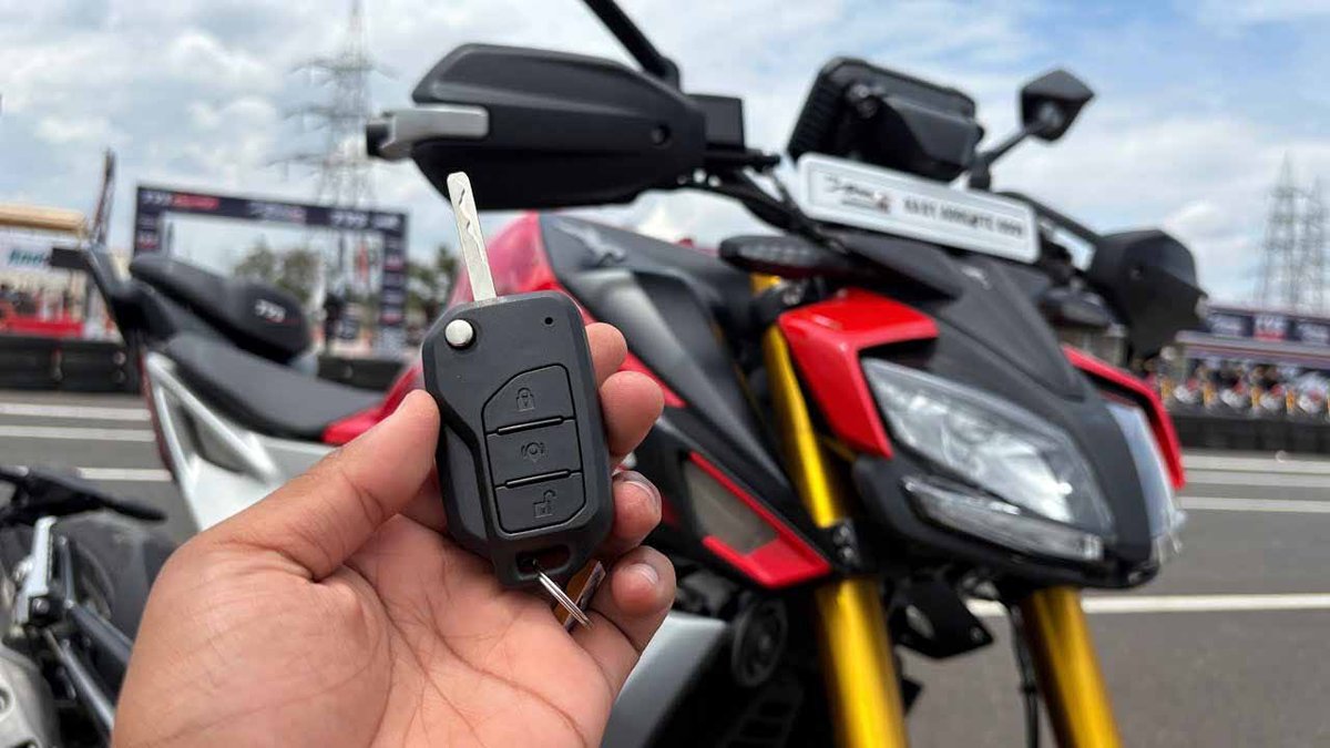 TVS Just Dropped the 2025 Apache RTR 310, and It's Smarter Than Ever (2)
