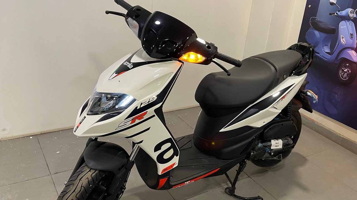 The 2025 Aprilia SR 125 Just Got the Brains to Match Its Brawn (2)