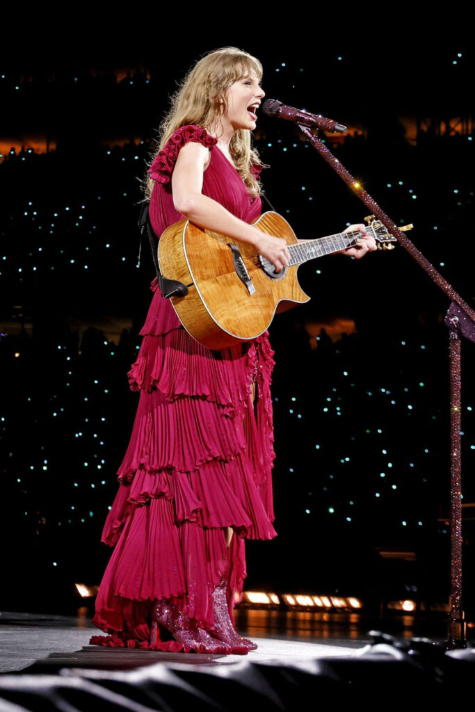 Folklore Outfits Taylor Swift 6