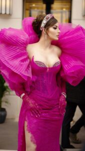 Bollywood beauty Urvashi Rautela Bedagu Binnana in pink dress at Cannes Film Festival PHOTOS (2)