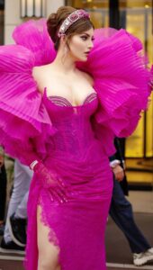 Bollywood beauty Urvashi Rautela Bedagu Binnana in pink dress at Cannes Film Festival PHOTOS (3)