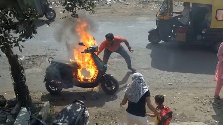 Ola Electric Scooter Catches Fire Outside Solapur School, Father and Young Daughter Have Narrow Escape Ola Electric Scooter Catches Fire Outside Solapur School, Father and Young Daughter Have Narrow Escape